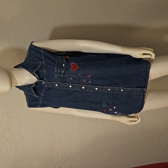 VTG DISNEY Eeyore Heart Patchwork Denim Chambray Snap Button Sleeveless Shirt - Picture 3 of 10